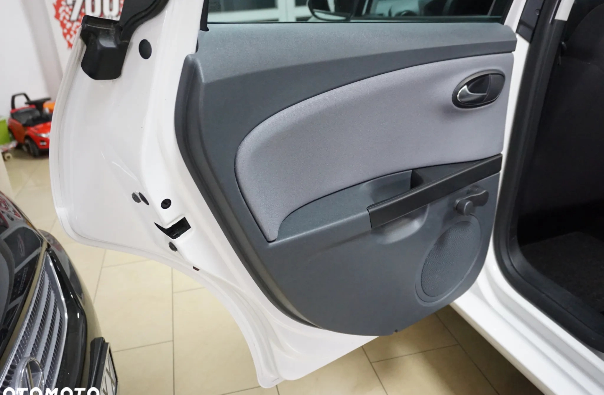 Seat Leon cena 23900 przebieg: 101800, rok produkcji 2010 z Piaseczno małe 704